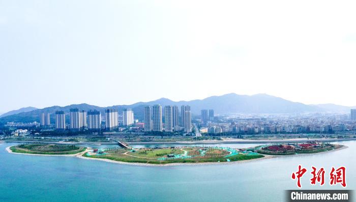 上空から俯瞰した美しい人工島（撮影?淇輝）。