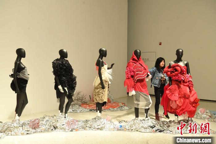 沒入體験型アート展が人気に　重慶