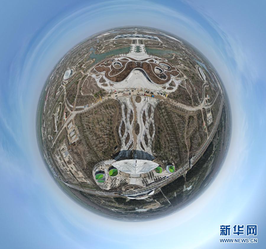 3月10日、第10回中國(guó)花卉博覧會(huì)（花博）會(huì)場(chǎng)全景（ドローンによるパノラマ撮影?方喆）。