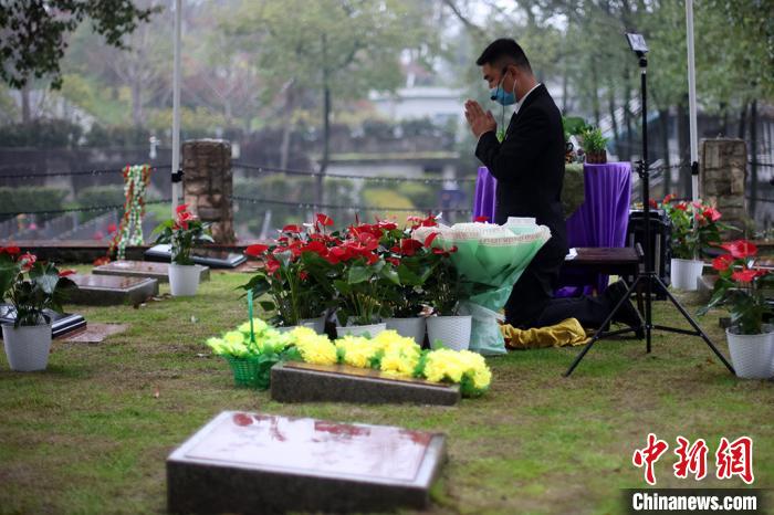 清明節(jié)を控え、供養(yǎng)と感謝の気持ちを託し5Gクラウド墓參り　江蘇省南京