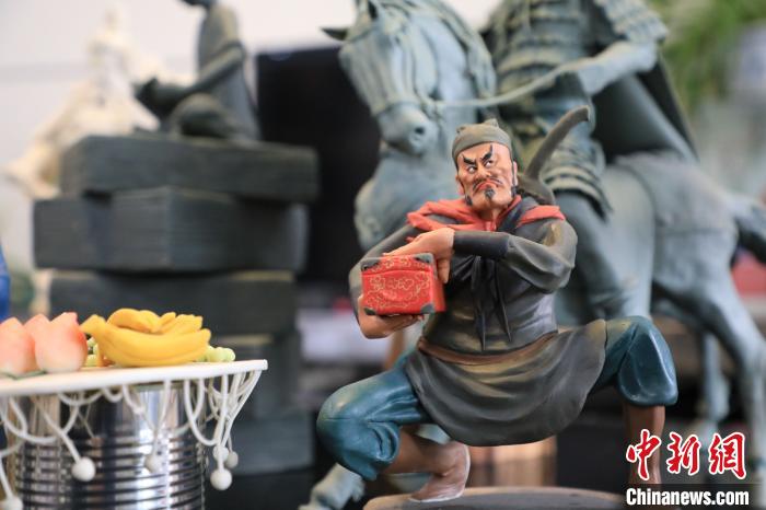 無形文化遺産をより多く伝承することに精力注ぐしん粉細工伝承人　河南省