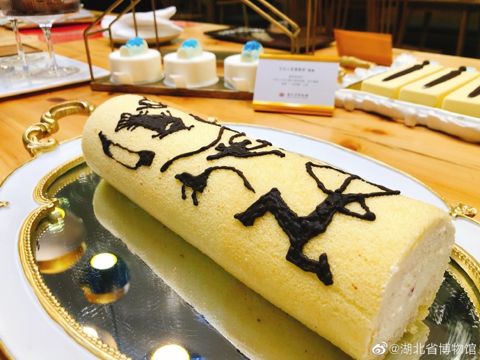 古代打楽器チョコに越王勾踐剣ムース？湖北省博物館の文化財スイーツ