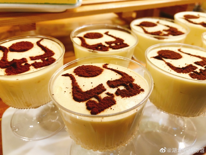 古代打楽器チョコに越王勾踐剣ムース？湖北省博物館の文化財スイーツ