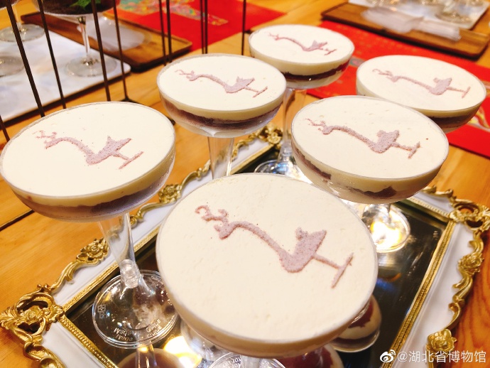 古代打楽器チョコに越王勾踐剣ムース？湖北省博物館の文化財(cái)スイーツ