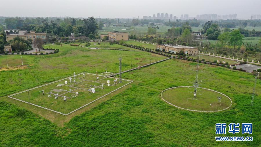 観測気球、3萬メートルの上空で気象観測