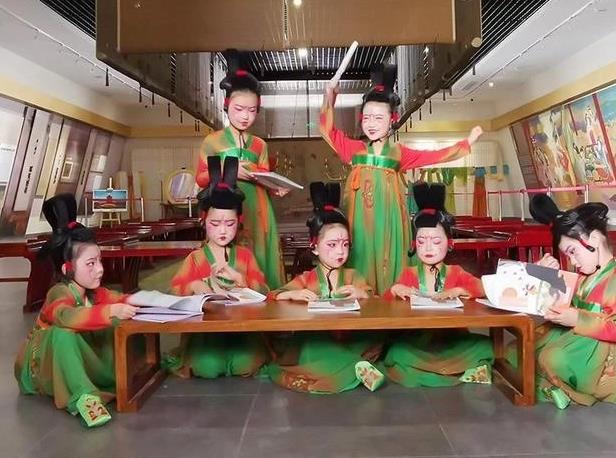 キッズ版「唐代官女」現(xiàn)る！　河南省洛陽(yáng)