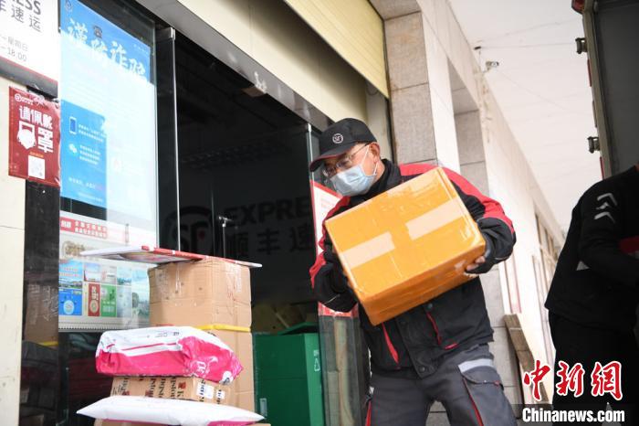 宅配業(yè)従事者402人が「職階」を取得　甘粛省