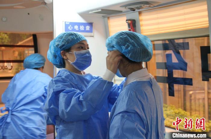 新型コロナワクチンの移動型接種カーを?qū)搿≈貞c