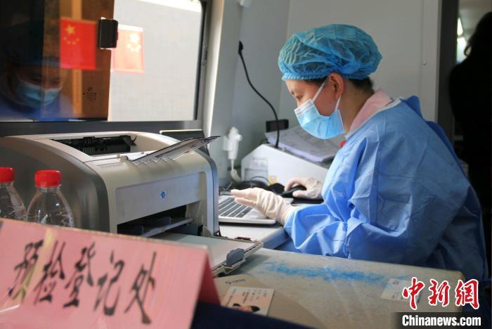 新型コロナワクチンの移動型接種カーを導入　重慶