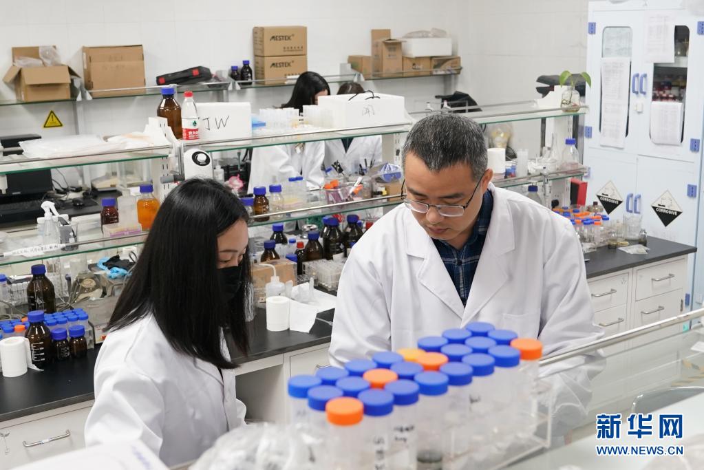 中國(guó)の科學(xué)者、「光觸媒貴金屬溶解」技術(shù)を開(kāi)発