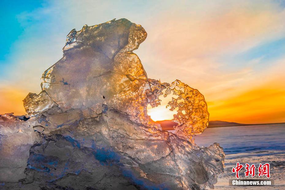 夕日との「競演」が美しい！絶景広がる青海湖　青海省