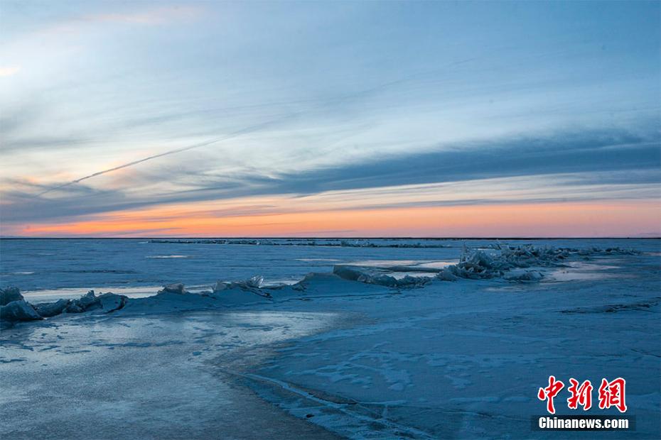 夕日との「競演」が美しい！絶景広がる青海湖　青海省
