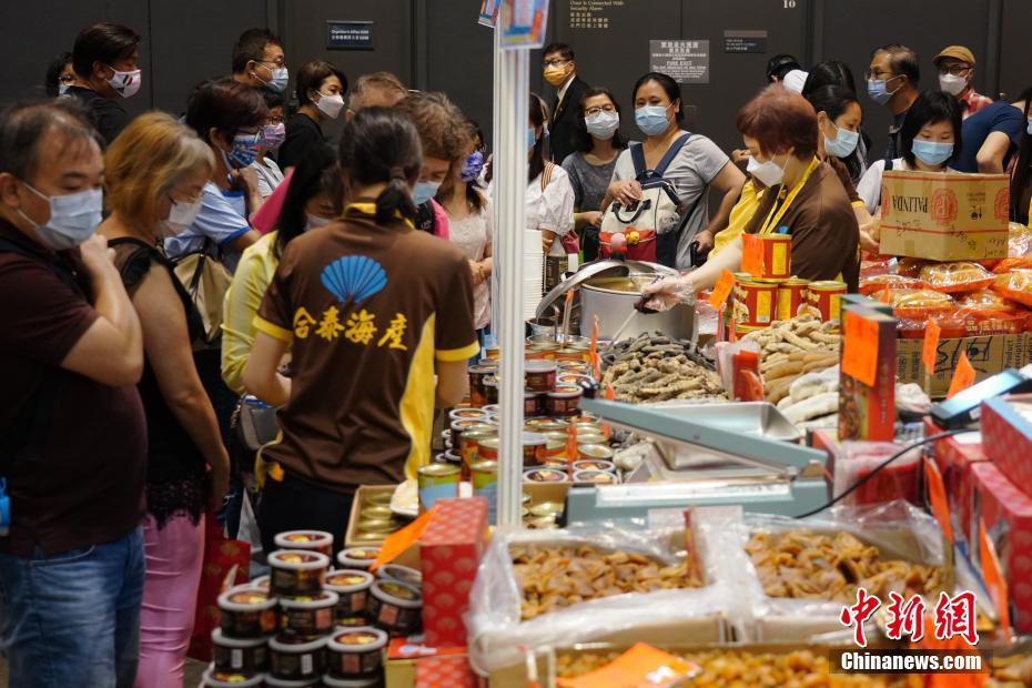 來(lái)場(chǎng)者はマスク著用、試食禁止　コロナ下の香港グルメイベント