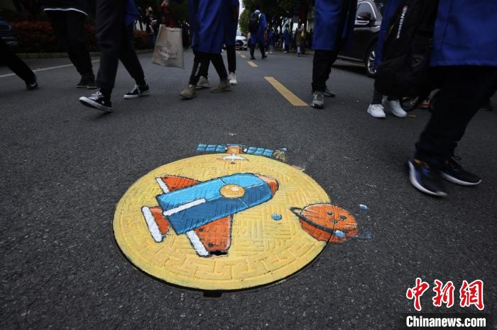 「中國宇宙の日」を控え、「宇宙の夢(mèng)」描く南京の大學(xué)生　江蘇省