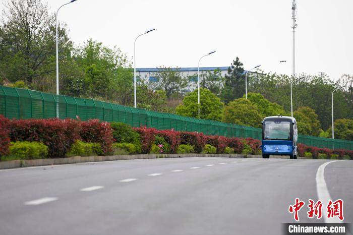 量産型L4級(jí)自動(dòng)運(yùn)転バスが長(zhǎng)沙に登場(chǎng)　湖南省