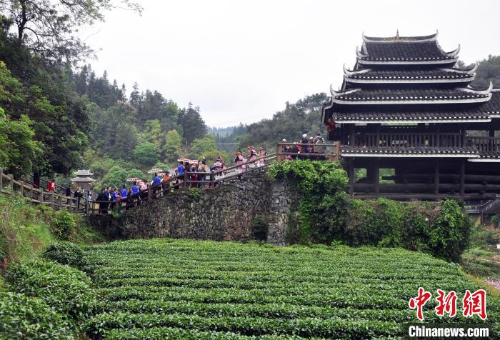 観光客を魅了する特色溢れる民族風(fēng)情　広西