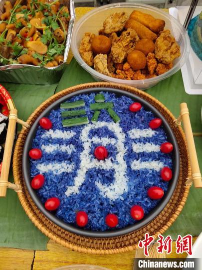 広西チワン族自治區(qū)百色市の學(xué)校で民族文化継承イベント開催