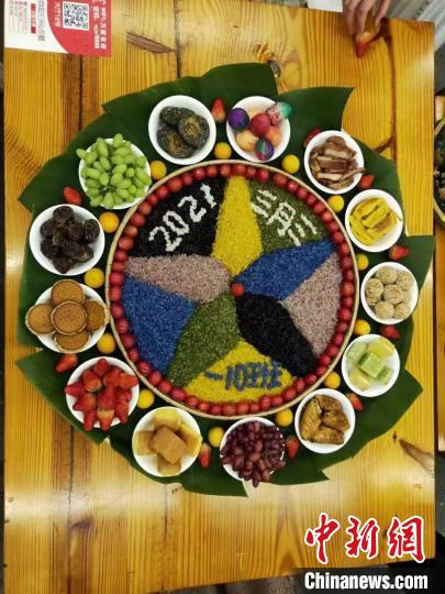 広西チワン族自治區(qū)百色市の學(xué)校で民族文化継承イベント開催