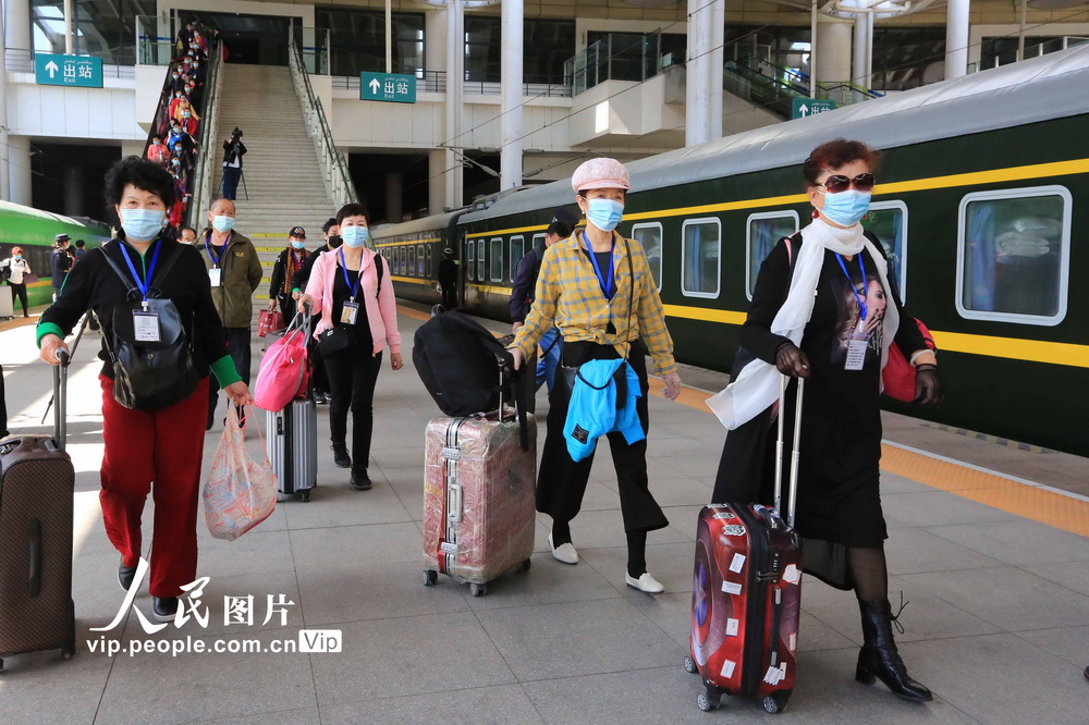 新疆鉄道が今年初の新疆発の観光列車を運(yùn)行