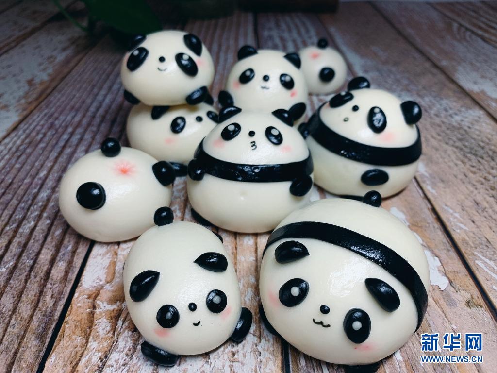 アパレルからマントウへ　全く違う業(yè)界で成功したデザイナー女性