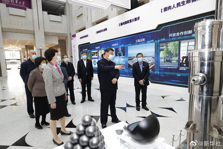 習(xí)近平総書記が清華大學(xué)を視察、「中國の特色ある世界一流の大學(xué)を建設(shè)」