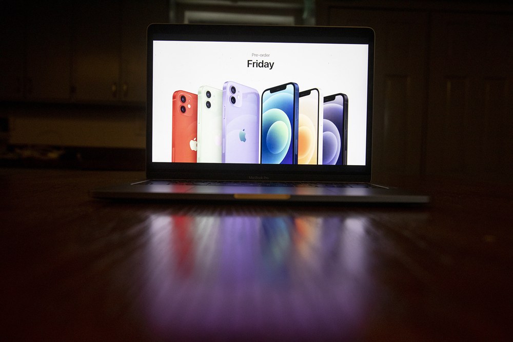 アップル春の新製品に車なし　iPhone12にパープル登場