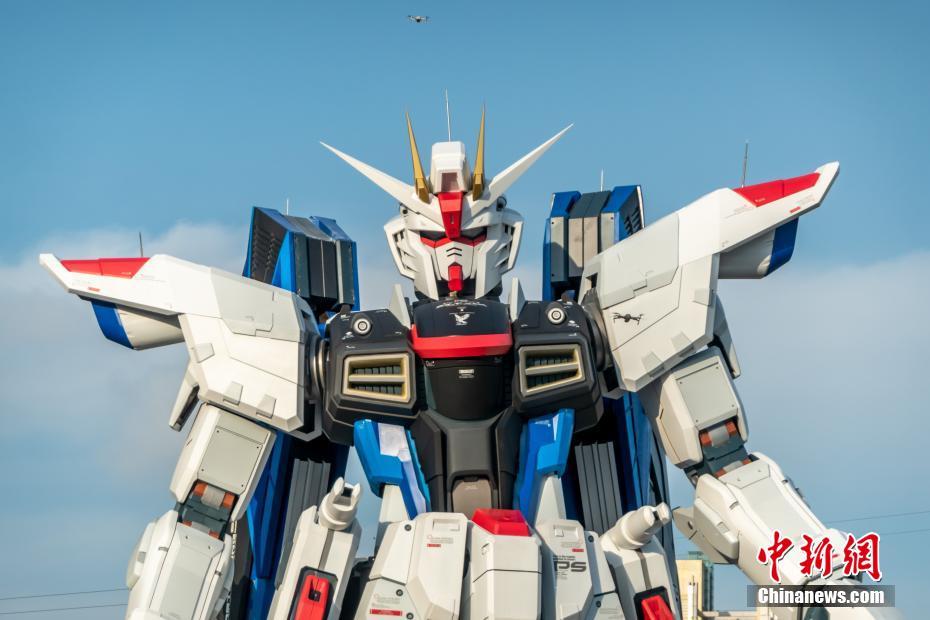 高さ18.03メートルのフリーダムガンダム立像が完成　上海浦東