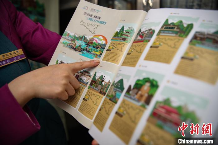 貴陽旅客輸送區(qū)間「多彩環(huán)線」復(fù)興號高速列車グループを取材　貴州省