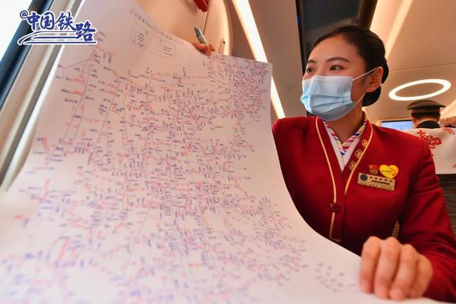 中國(guó)全土の鉄道路線から駅名まで全部暗記している高速鉄道の女性乗務(wù)員