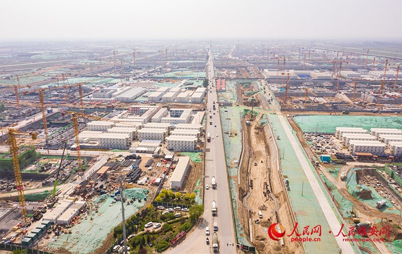 タワークレーンが林立する雄安新區(qū)容西片區(qū)の建設現(xiàn)場