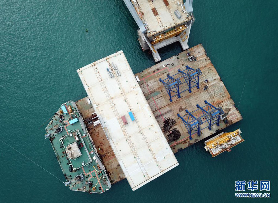 4月29日、香港將軍澳大橋の施工現(xiàn)場（ドローンによる撮影?李鋼）。