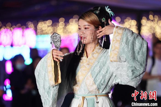 南京の若者による漢服コンテストが開催　江南の夜を彩る