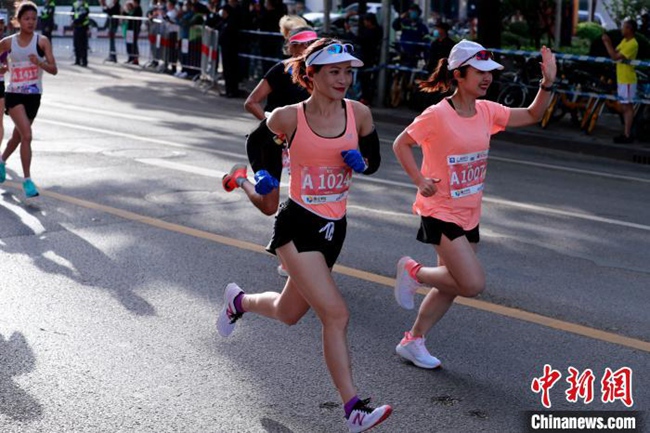 2021年上海國(guó)際女子ハーフマラソンマラソンが開(kāi)催