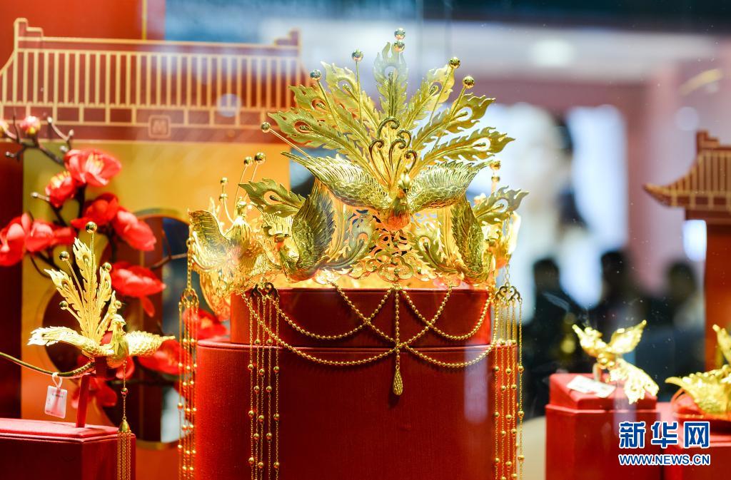 ゴージャスな商品並ぶ第1回中國(guó)國(guó)際消費(fèi)財(cái)博覧會(huì)が開(kāi)幕