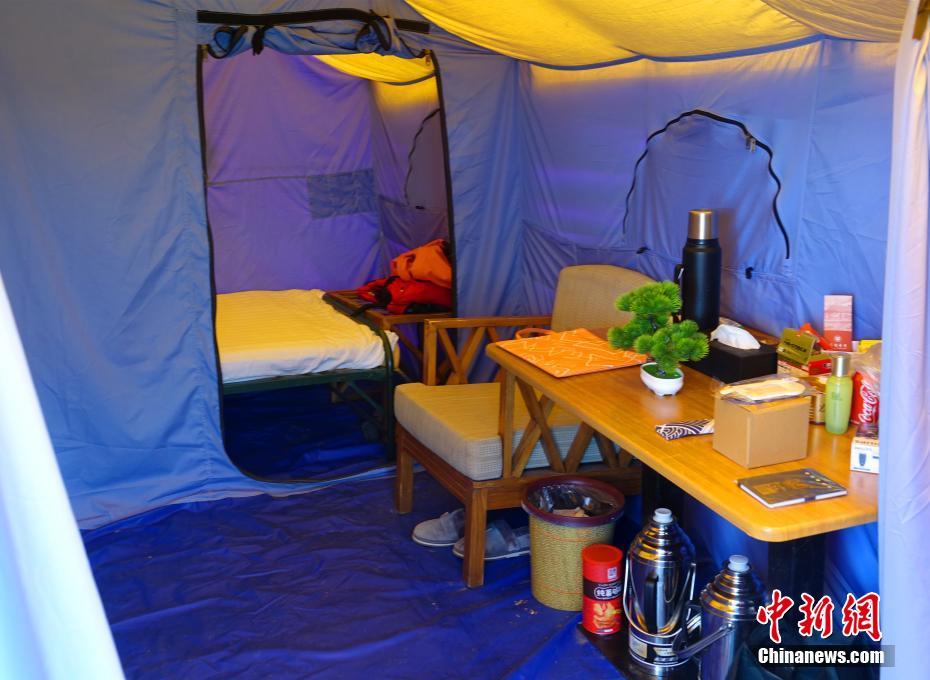 海抜5200メートルのチョモランマ北側(cè)斜面のベースキャンプを訪ねて