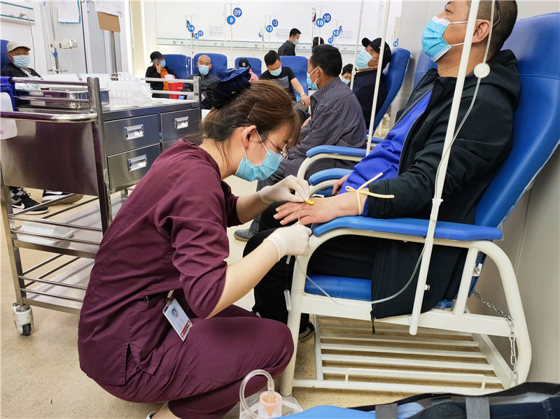 5月12日は「看護(hù)の日」、白衣の天使たちの日常に迫る