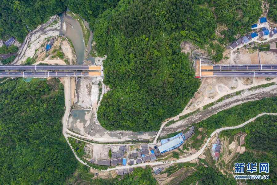 三峽翻壩江北高速道路、開通までカウントダウン