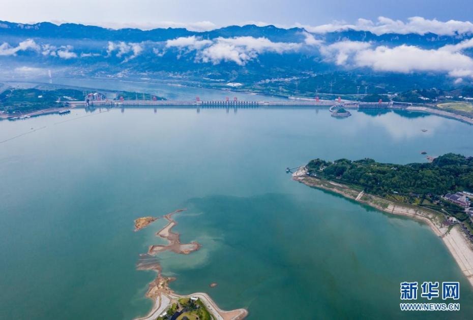 三峽ダム、増水期に備えて水位引き下げ