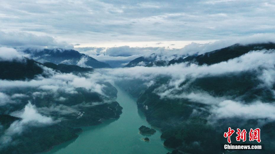 初夏の雨で仙境のような景色広がる重慶市鳥江畫廊