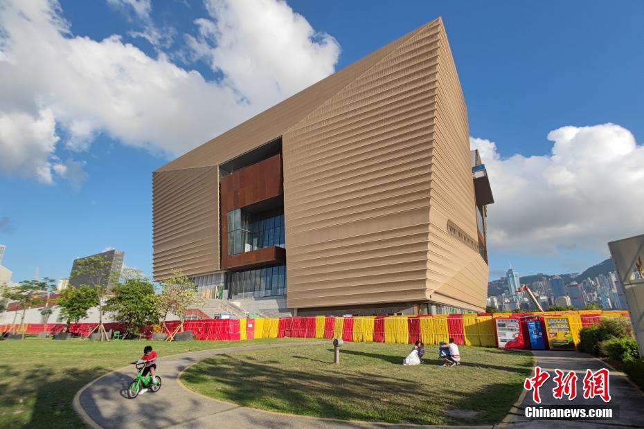 香港地區(qū)西九文化區(qū)に建設(shè)中の香港故宮文化博物館（撮影?張煒）。