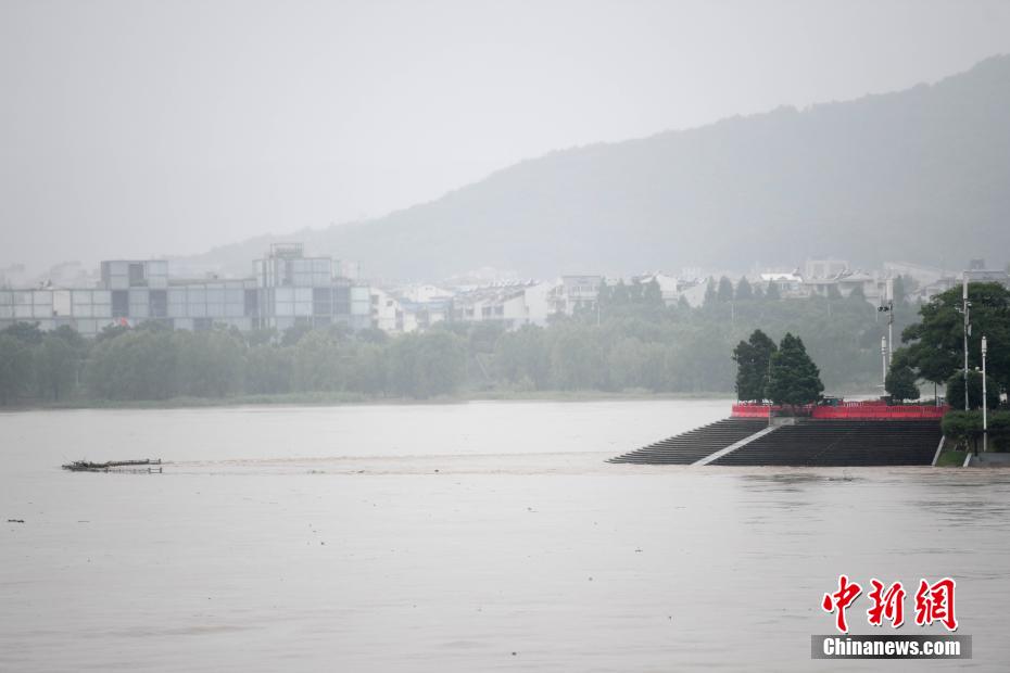 湘江の水位が警戒ラインに迫る　橘子洲景観區(qū)が緊急閉鎖