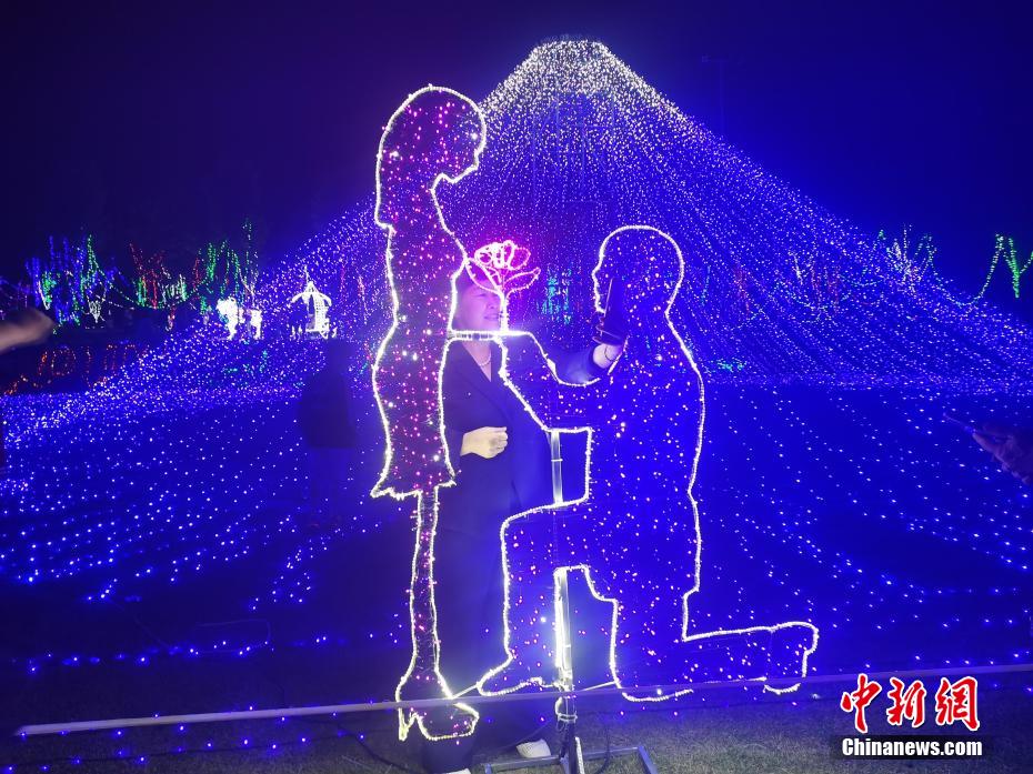 瞬くイルミネーションに照らされた現(xiàn)代農(nóng)業(yè)産業(yè)園　河南省