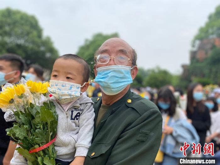 袁隆平院士の告別式に市民が參列　最後の別れ　湖南省長沙
