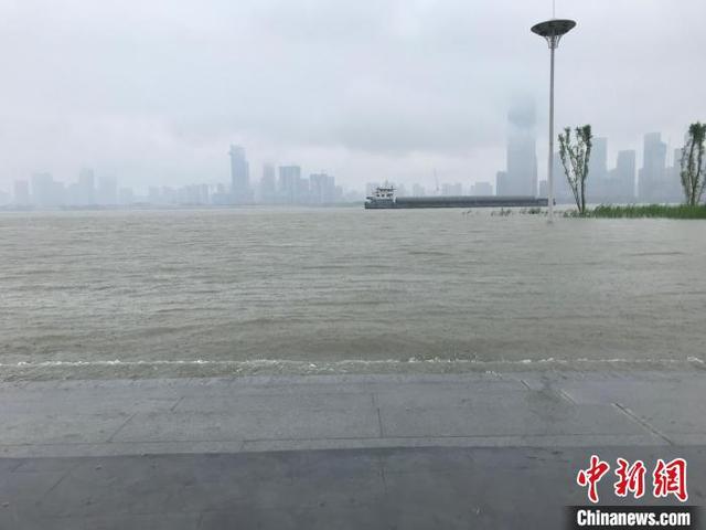 長(zhǎng)江武漢関ステーションの水位が警戒レベル上回る