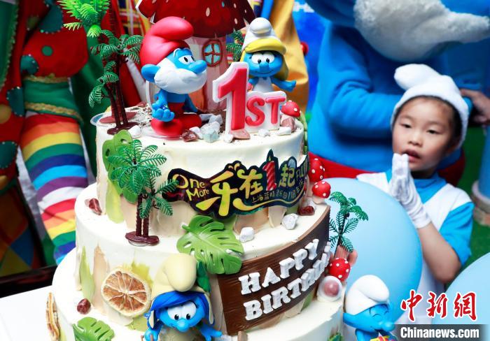 開園一周年を迎えたスマーフのテーマパーク　上海