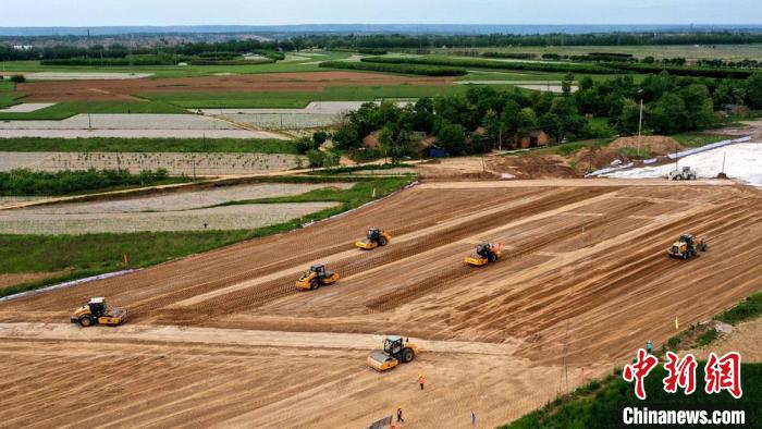 高速道路の敷設工事に「無人運転」技術を導入　甘粛省