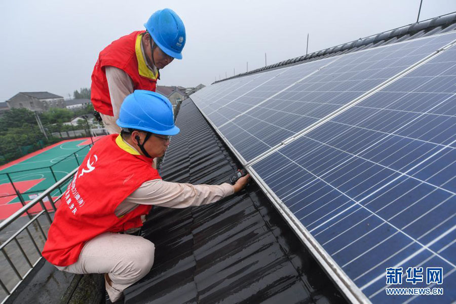 浙江省徳清県、屋根にソーラーパネルを設(shè)置