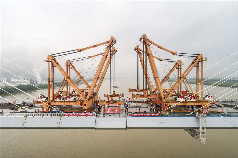 中國初の交差ケーブル斜張橋、鯿魚洲長江大橋のメインスパンが閉合