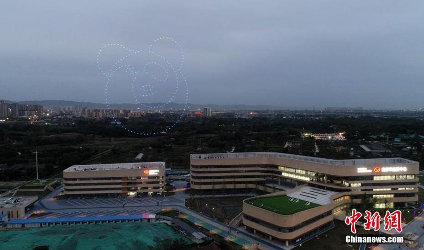 獻(xiàn)血への感謝を表すドローンのパフォーマンス　四川?成都