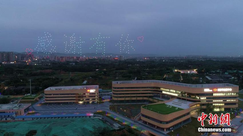 獻(xiàn)血への感謝を表すドローンのパフォーマンス　四川?成都